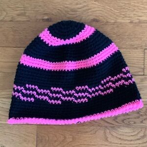 Women’s OS Black and Pink Knit Hat Beanie